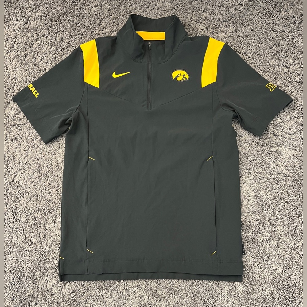 Iowa Hawkeyes Nike Team Softball Cage Jacket Women’s Size Small Team Issued